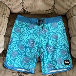 Mens quicksilver board shorts size 31